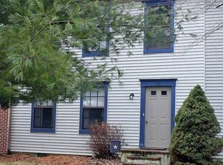 32 Carriage House Dr, Willow Street, PA 17584