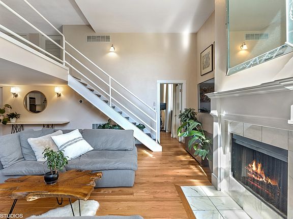 5th image of 1660 N Hudson Ave APT 2O