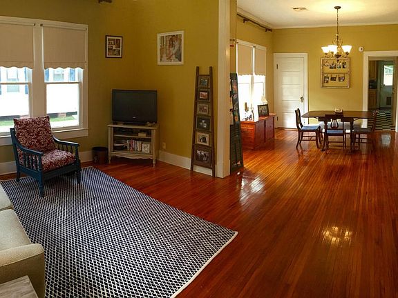 2nd image of 416 N Avenue L