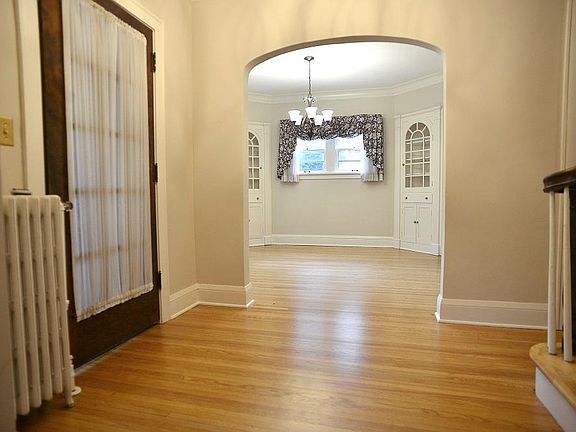 3rd image of 2304 Carter Ave
