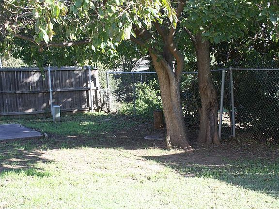 5th image of 2102 Bellaire Dr