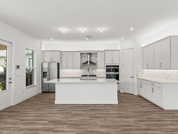 2nd image of 910 SW Newfield Avenue