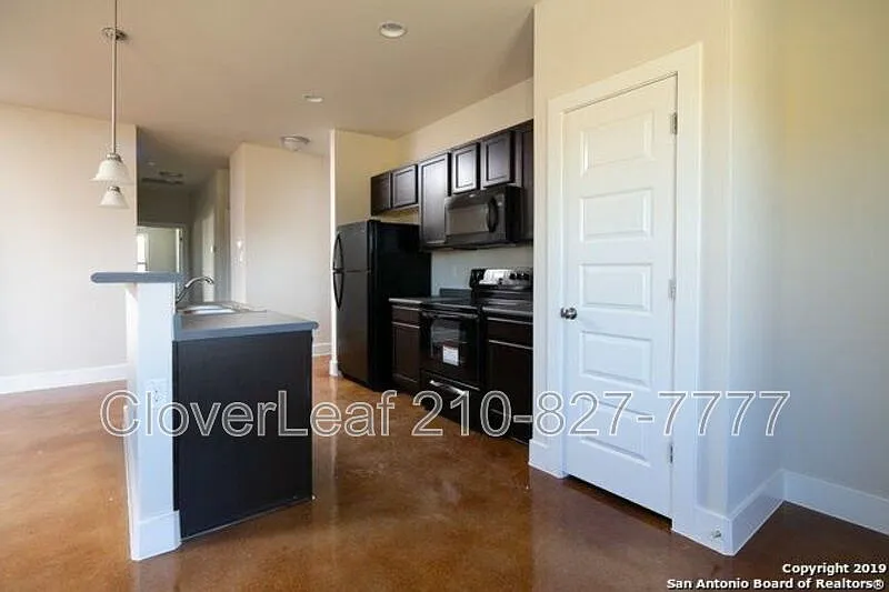 3 bed, 2.0 bath, 1267 sqft, $1,597 — Photo 4