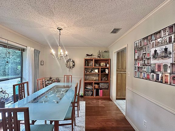 3rd image of 108 Sherry Dr
