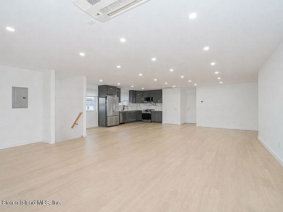 4th image of 205 Hawthorne Ave