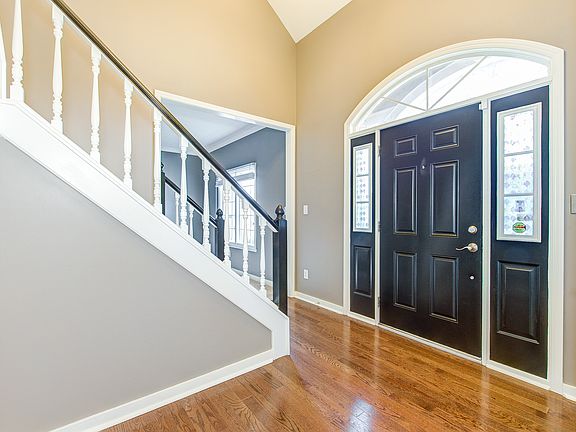 2nd image of 10425 Woods Edge Dr