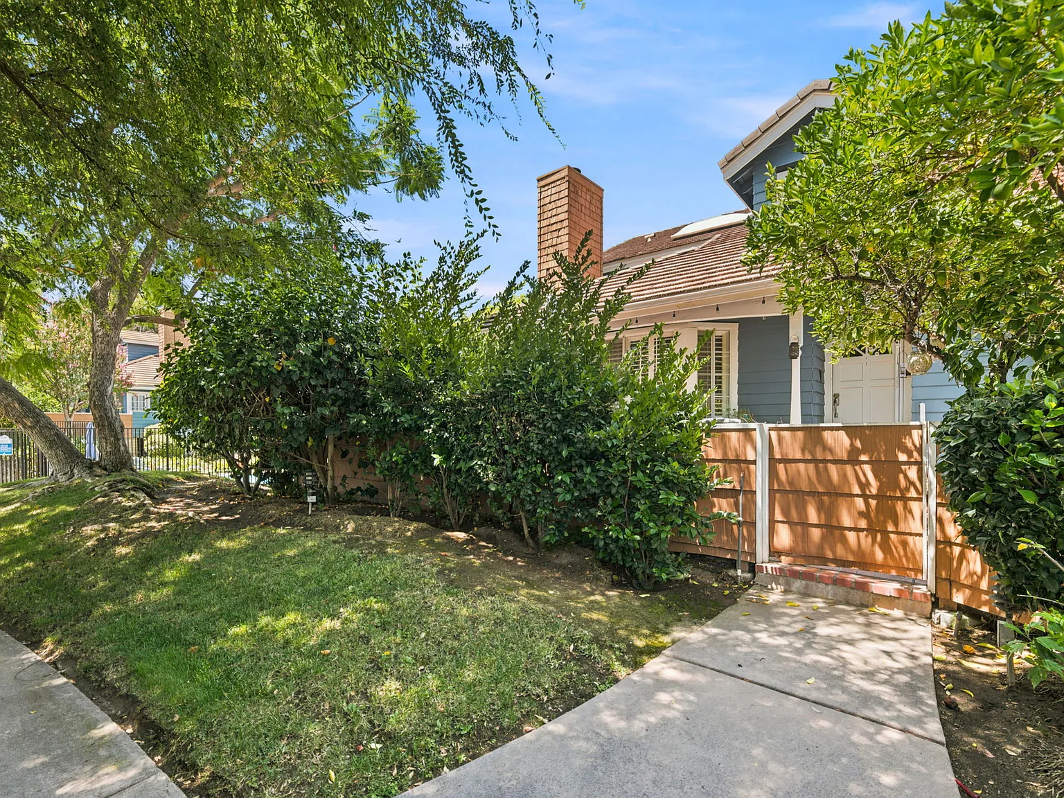 2 bed, 3.5 bath, 2175 sqft, $5,299 — Photo 3