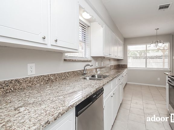2nd image of 2602 Henderson Ln