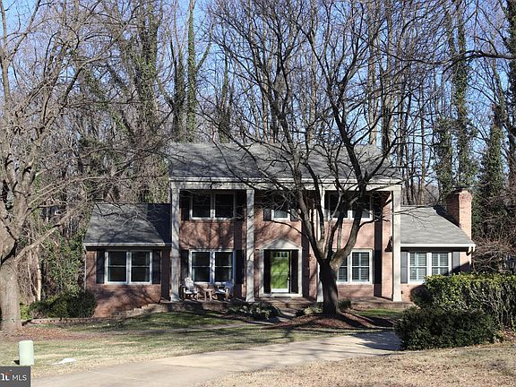 2nd image of 1588 Forest Villa Ln