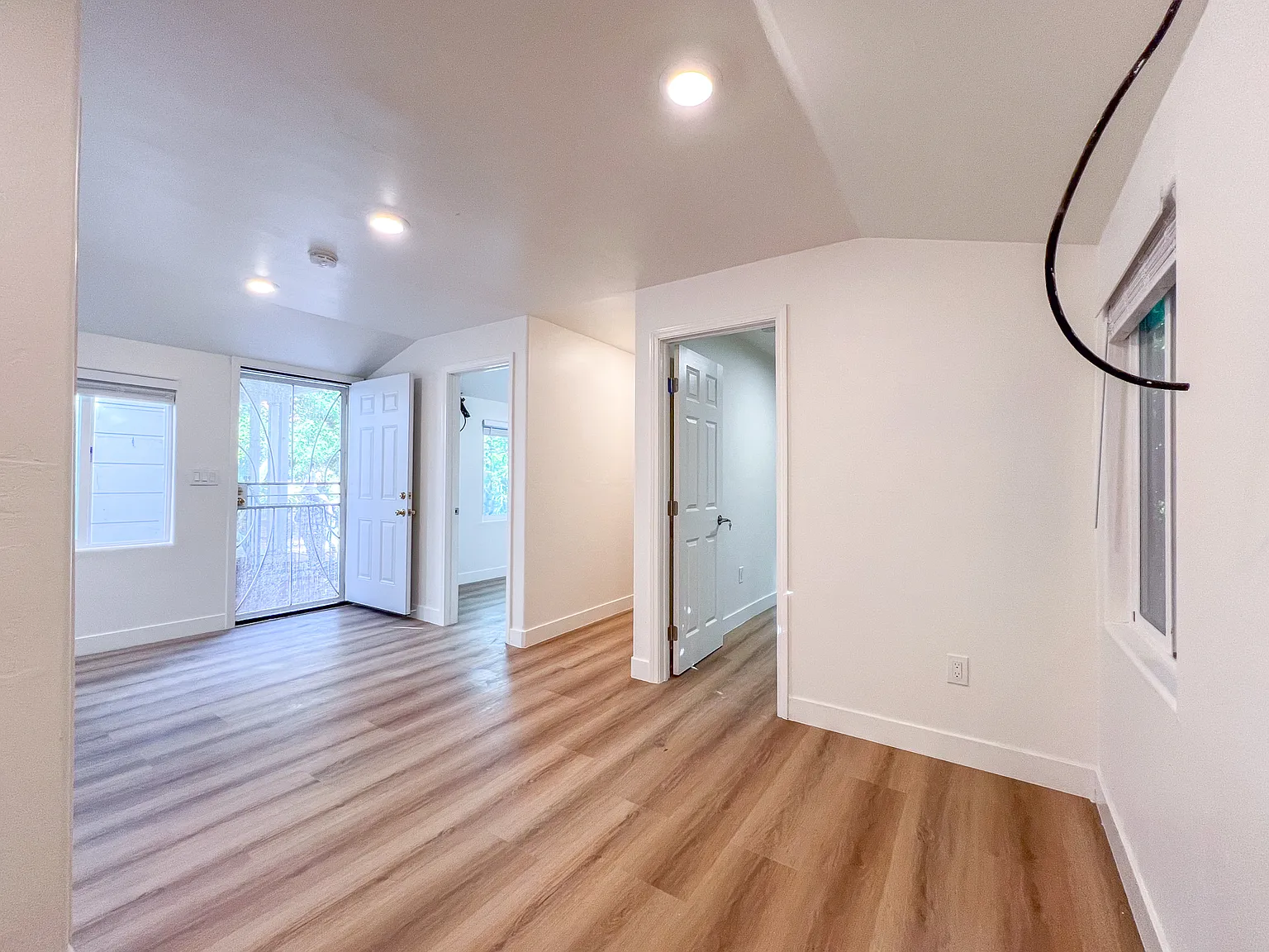 11 bed, 3000 sqft, $12,000 — Photo 4