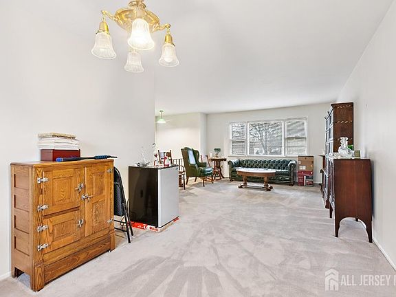 5th image of 18 Rachele Ct