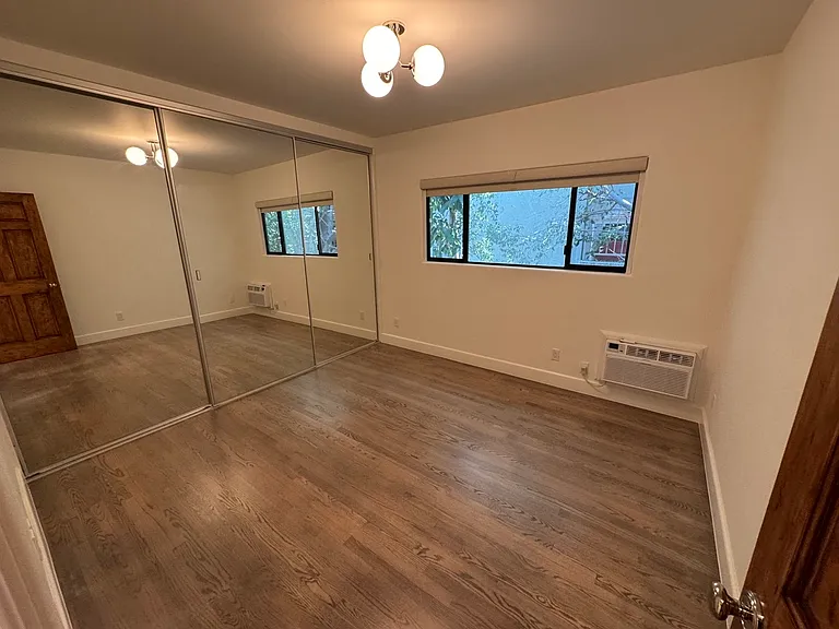 6345 Primrose Ave #10 — Photo 12