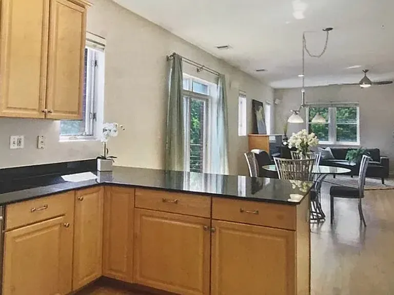924 W Cornelia Ave #4E — Photo 6