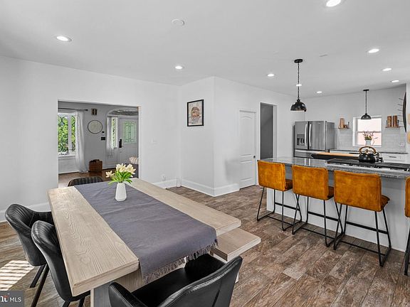 5th image of 2409 Chesterfield Ave