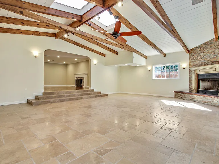 5923 Jumilla Ave — Photo 17