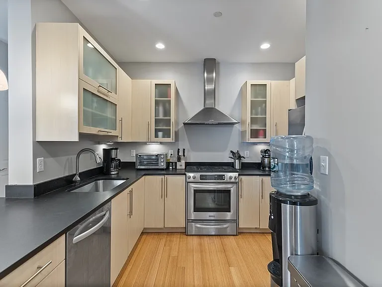 152 Old Colony Ave #15 — Photo 1