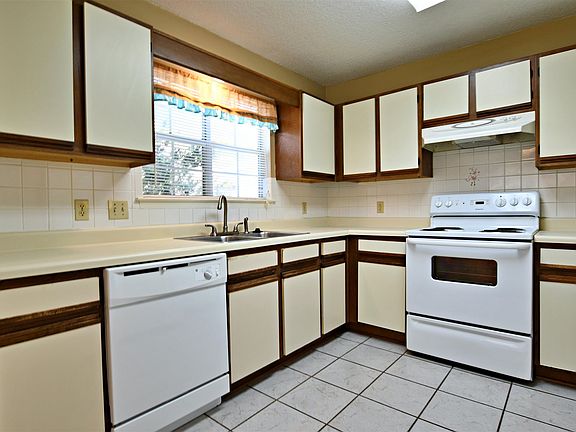 3rd image of 5512 Shadow Grove Blvd