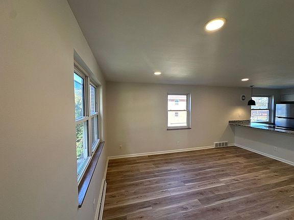 5th image of 106 Cowan Dr APT 1