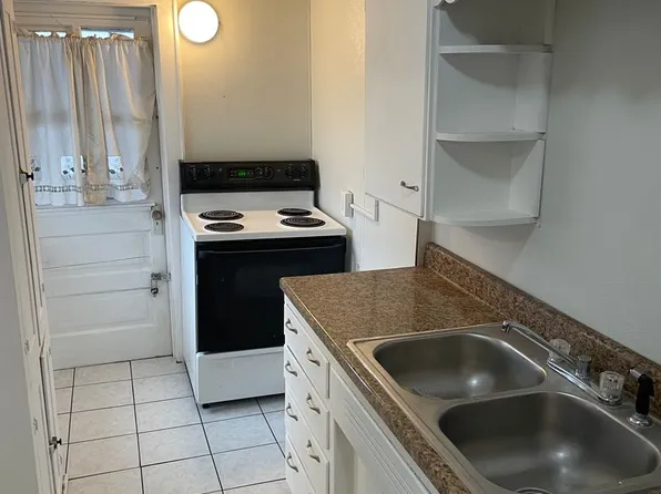 1123 W 23rd St, 1123 W 23rd St APT 1, Cedar Falls, IA 50613