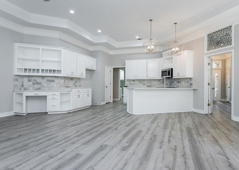 1st image of 315 Oasis Dr