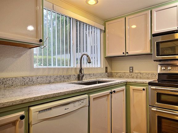5th image of 1420 NE 151st St APT 204