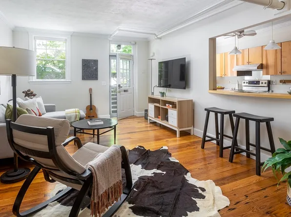 126 Amory St APT B4, Brookline, MA 02446