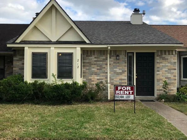 212 Versailles St, Victoria, TX 77904