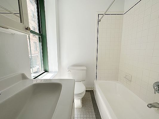4th image of 448 E 79th St #1G