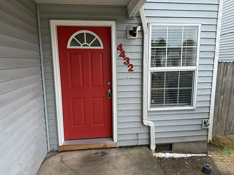 4432 Fergus Ave — Photo 2