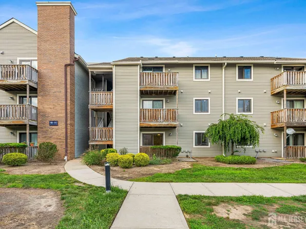 1907 Ravens Crest Dr, Plainsboro, NJ 08536