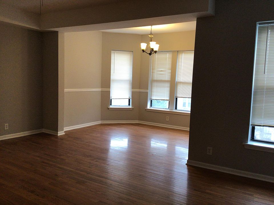 1st image of 825 W Sunnyside Ave #301