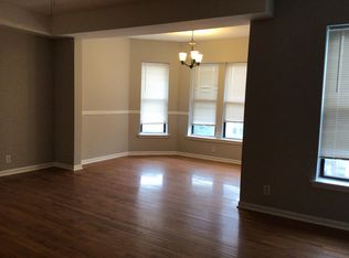 825 W Sunnyside Ave #301, Chicago, IL 60640