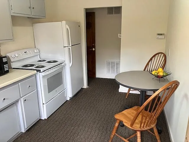 81 Portsmouth Ave #B — Photo 15