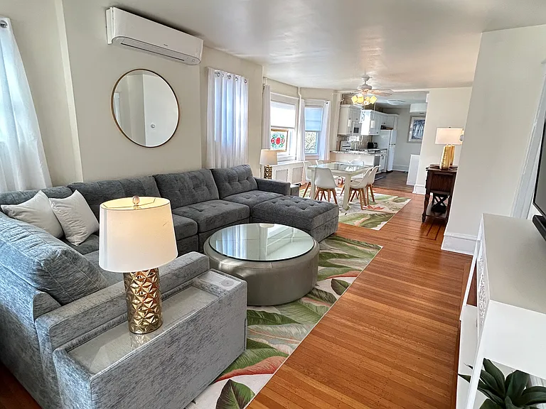 23 N Rosborough Ave — Photo 3
