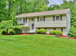 25 Montclair Ave, Airmont, NY