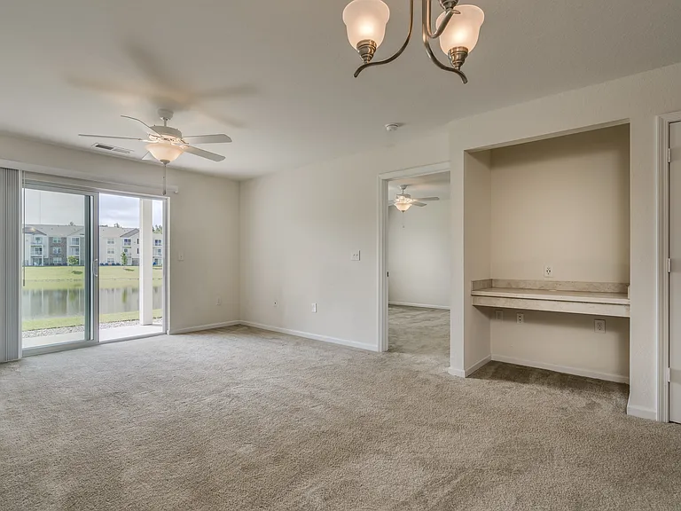 Killian Lakes Apartments and Townhomes — Photo 32