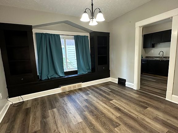 Dining room.