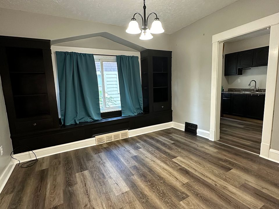 Dining room.