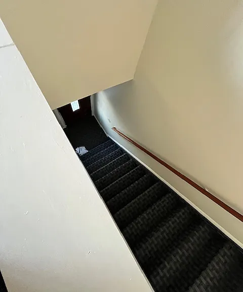 PRIVATE ENTRANCE/PRIVATE STAIRCASE
