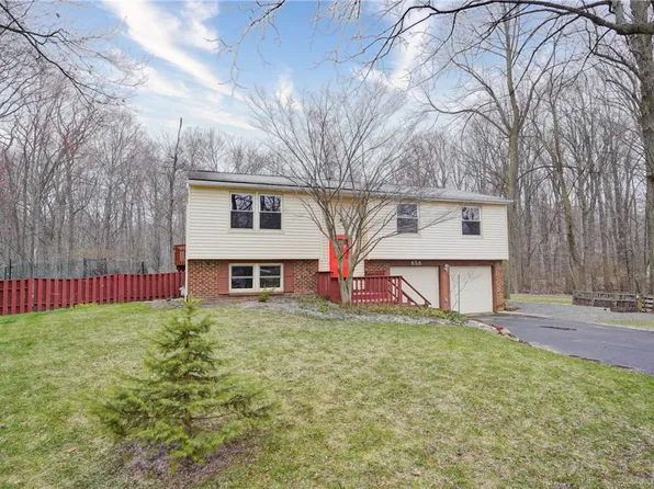 858 Bridle Ln, Webster, NY 14580