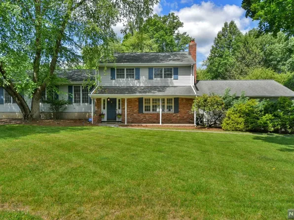 325 Shadyside Rd, Ramsey, NJ 07446