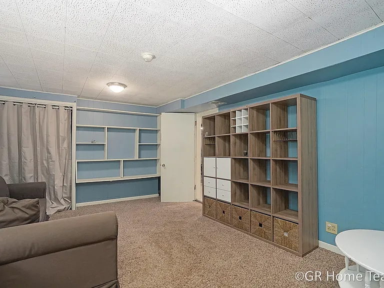 910 Calvin Ave SE — Photo 33