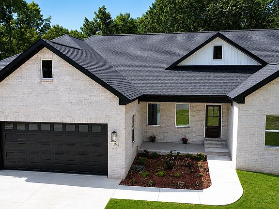 2nd image of 1042 Skyline Dr