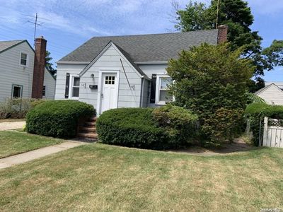44 Iroquois Place, Farmingdale, NY, 11735
