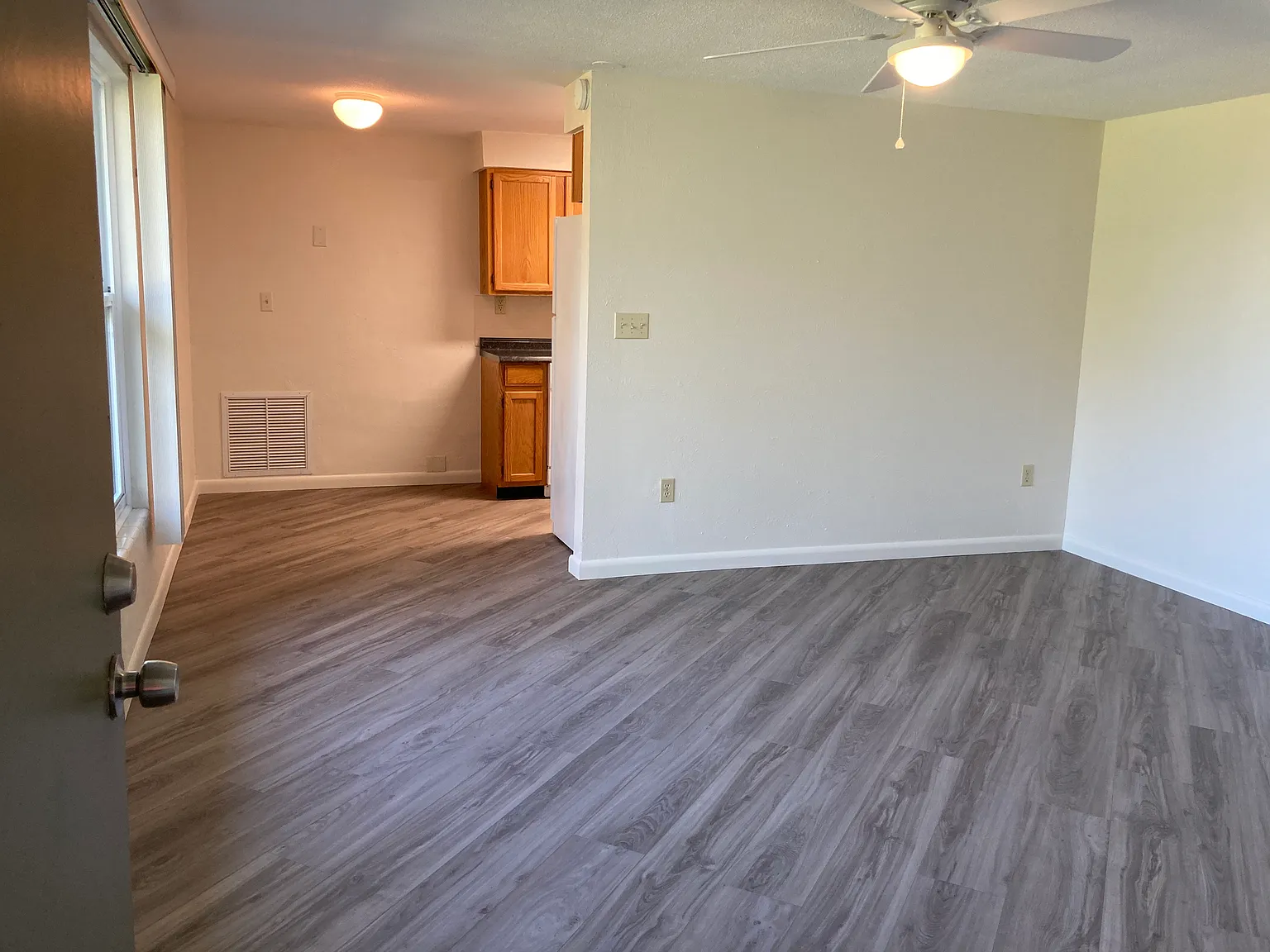 8915 Silver Lake Dr — Photo 2