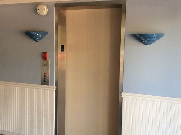 lobby/elevator