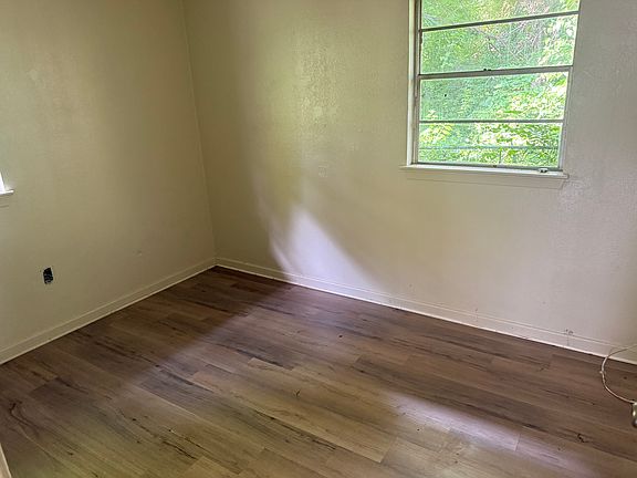 5th image of 5323 Washington Ave