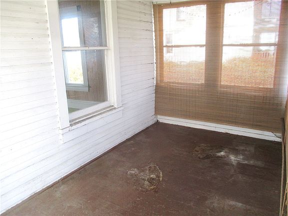 2nd image of 901 Broadway Ave