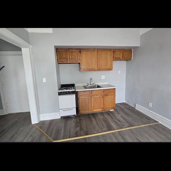 1st image of 379 Sanford Ave #3