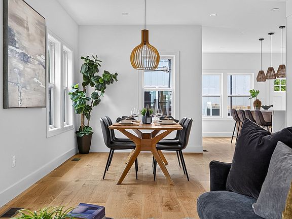 5th image of 37 Belmont St #37